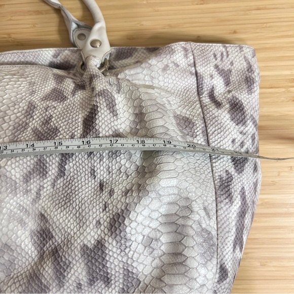 Cavalcanti Elegant White and Gray Women's Leather Tote Bag - Picture 6 of 11